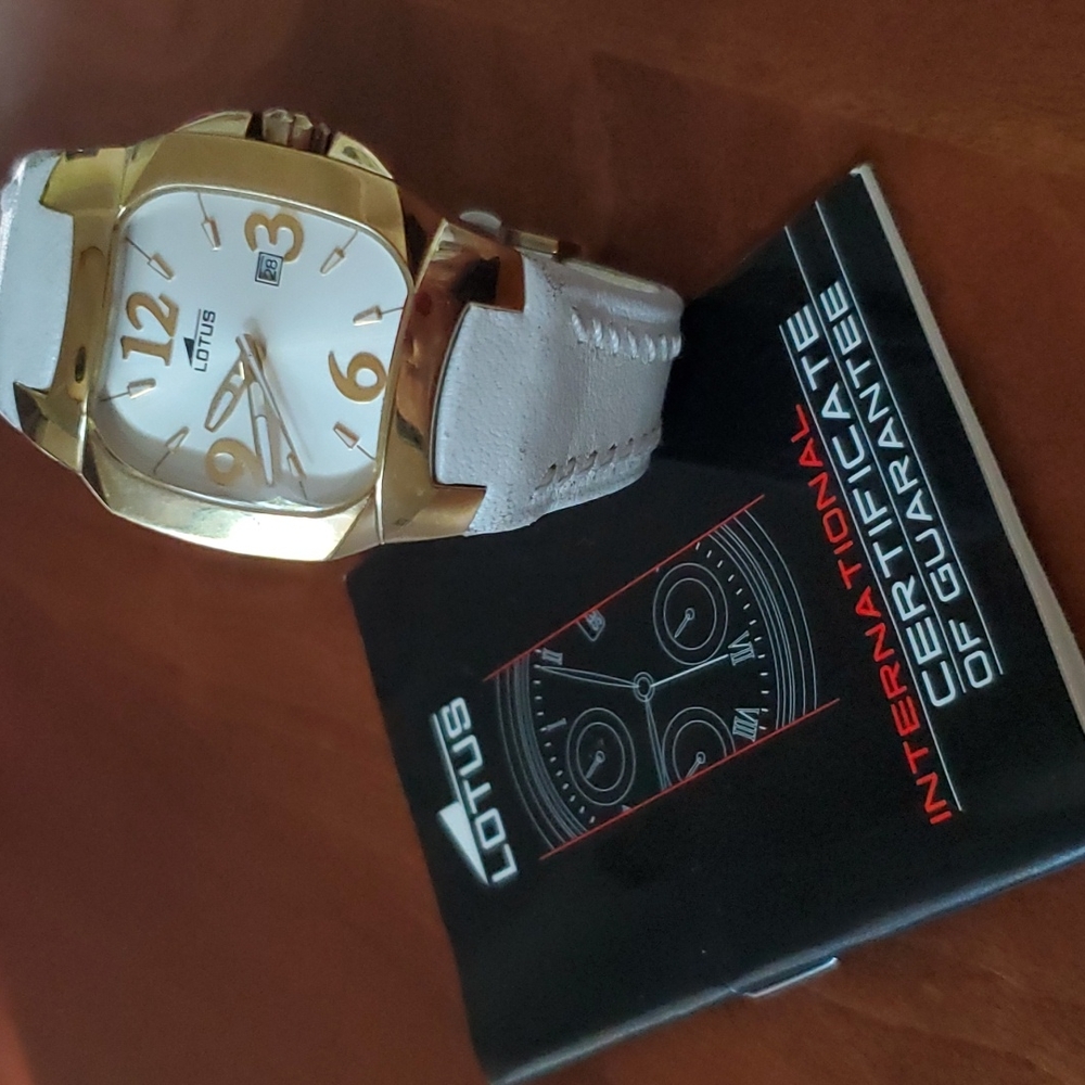 LOTUS watch